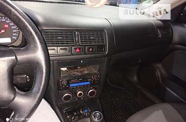 Хэтчбек Volkswagen Golf 2003 в Черновцах