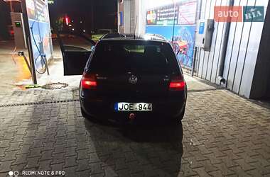 Хэтчбек Volkswagen Golf 2003 в Черновцах