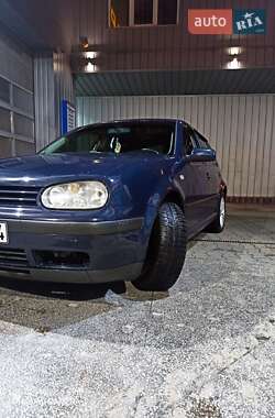 Хэтчбек Volkswagen Golf 2003 в Черновцах