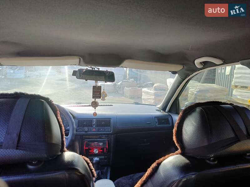 Хетчбек Volkswagen Golf 2002 в Івано-Франківську