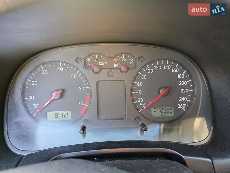 Хетчбек Volkswagen Golf 2002 в Івано-Франківську