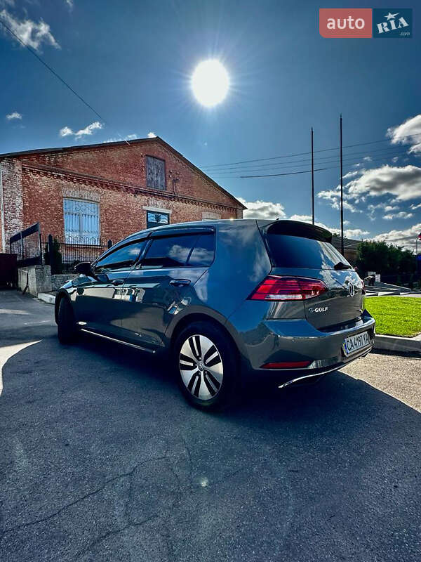 Хетчбек Volkswagen Golf 2017 в Умані