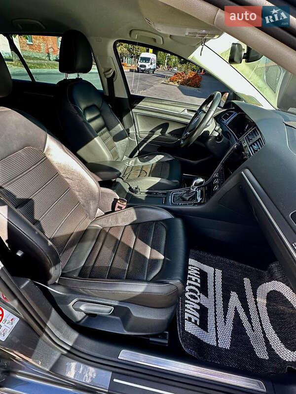 Хетчбек Volkswagen Golf 2017 в Умані