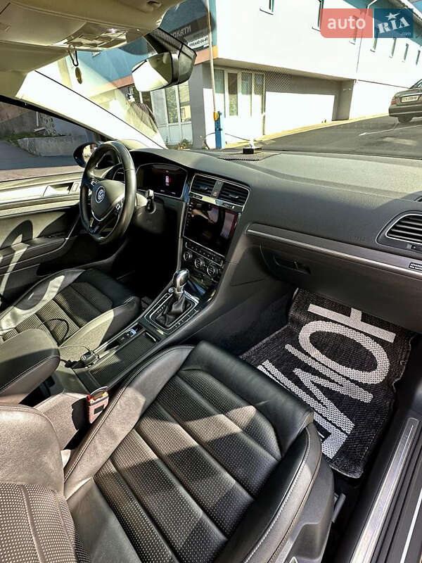 Хетчбек Volkswagen Golf 2017 в Умані