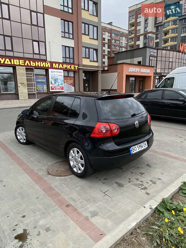 Хэтчбек Volkswagen Golf 2006 в Тернополе