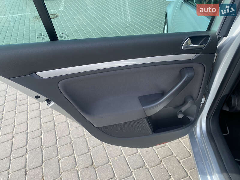 Хетчбек Volkswagen Golf 2008 в Хмельницькому