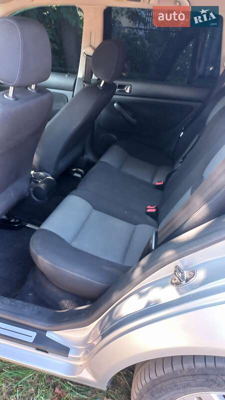 Універсал Volkswagen Golf 2005 в Глухові