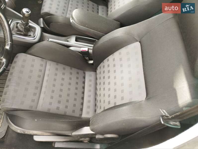 Універсал Volkswagen Golf 2006 в Нововолинську