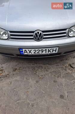 Хэтчбек Volkswagen Golf 2003 в 