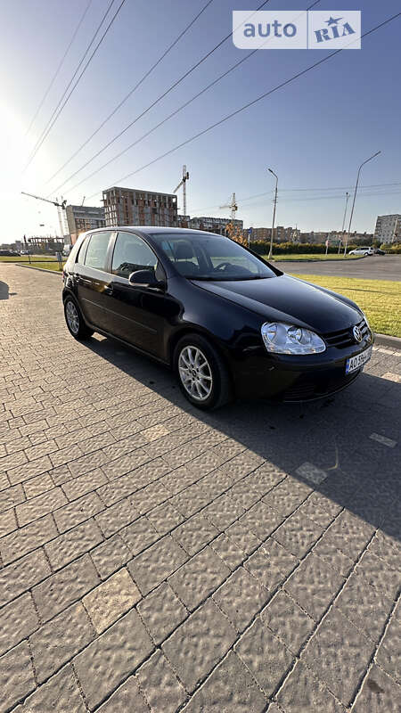 Хетчбек Volkswagen Golf 2006 в Ужгороді