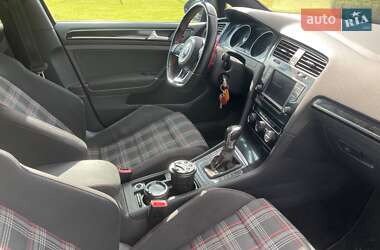 Хетчбек Volkswagen Golf 2013 в 