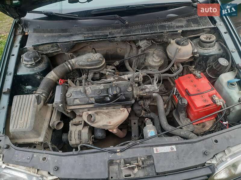 Хетчбек Volkswagen Golf 1995 в Чернівцях