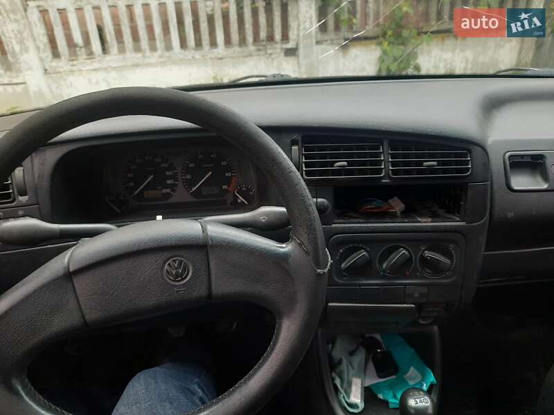 Хетчбек Volkswagen Golf 1995 в Чернівцях