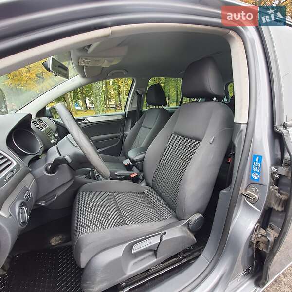 Хэтчбек Volkswagen Golf 2012 в Киеве