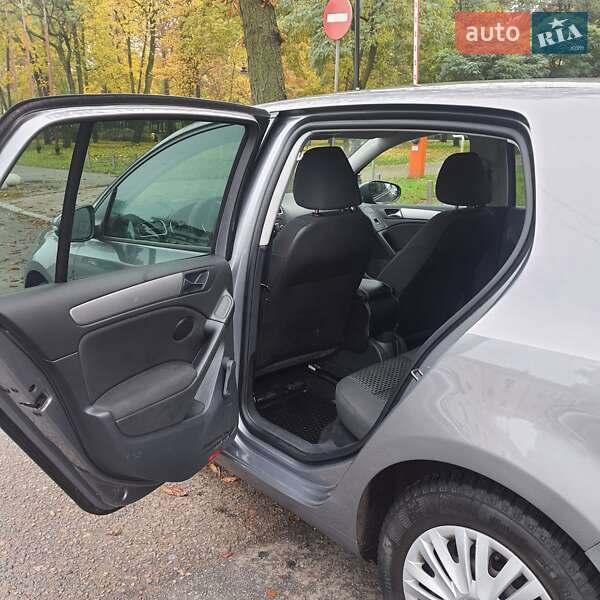 Хэтчбек Volkswagen Golf 2012 в Киеве