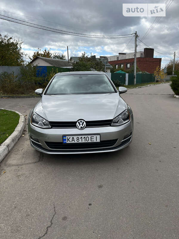 Хэтчбек Volkswagen Golf 2014 в Киеве