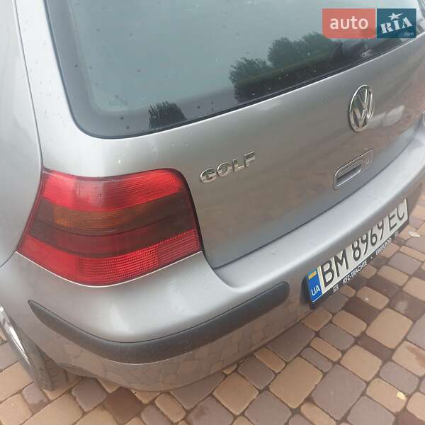 Хэтчбек Volkswagen Golf 2002 в Тростянце