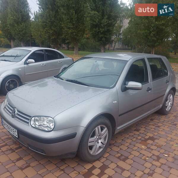 Хэтчбек Volkswagen Golf 2002 в Тростянце