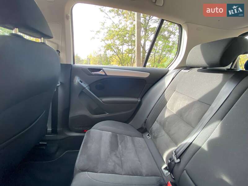 Хетчбек Volkswagen Golf 2012 в Черкасах