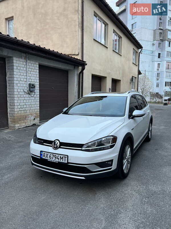 Універсал Volkswagen Golf 2017 в Харкові