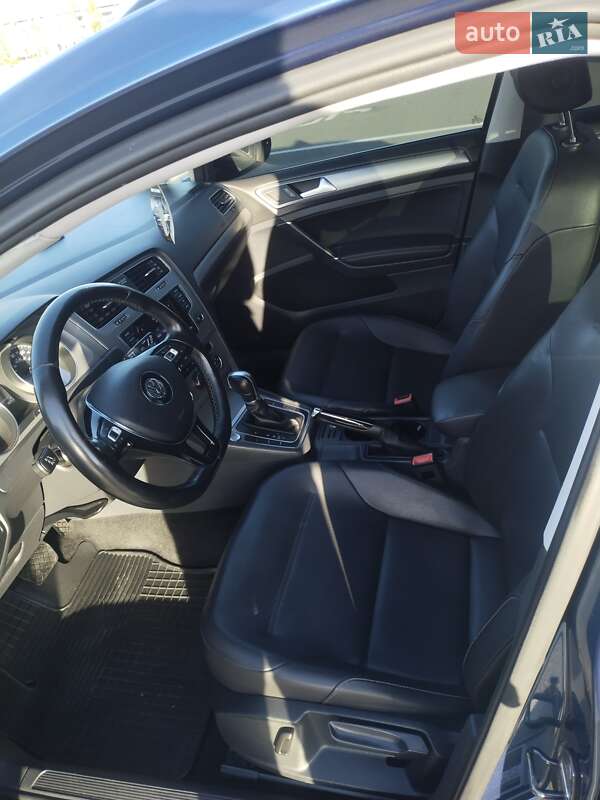 Універсал Volkswagen Golf 2015 в Києві