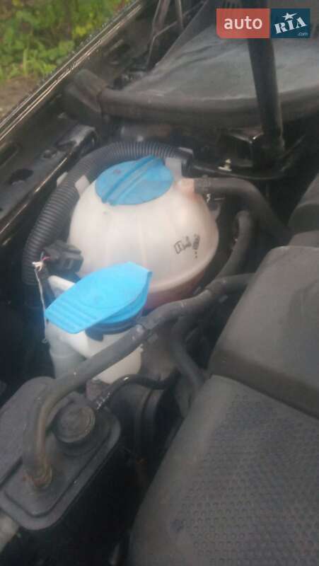 Хетчбек Volkswagen Golf 2005 в Захарівці