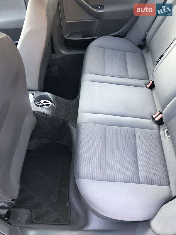 Хетчбек Volkswagen Golf 2004 в Черкасах