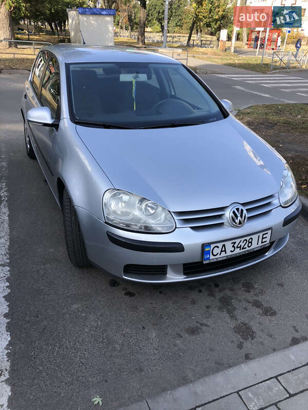 Хетчбек Volkswagen Golf 2004 в Черкасах