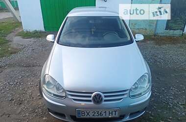 Хэтчбек Volkswagen Golf 2004 в Старой Синяве