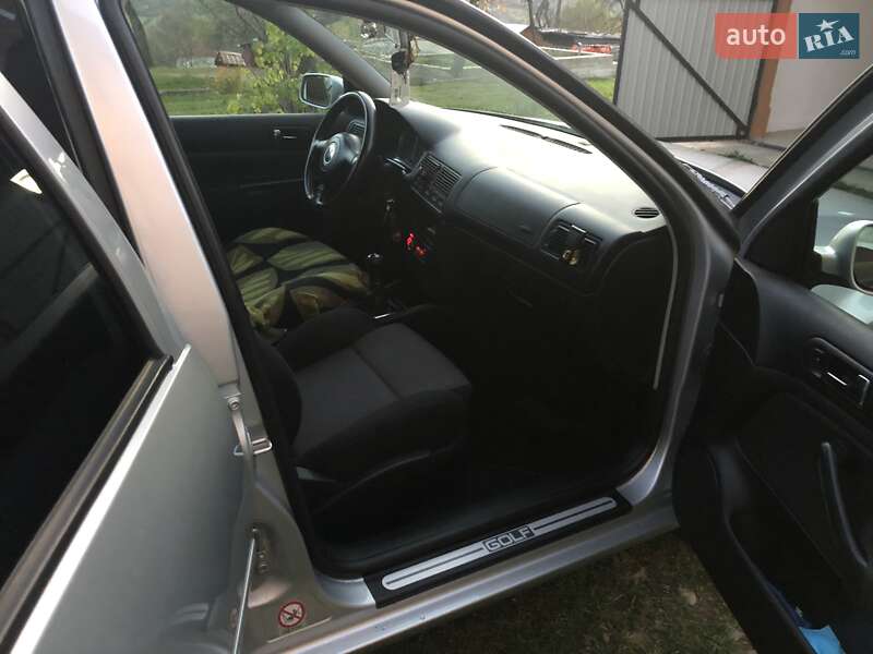 Хэтчбек Volkswagen Golf 2002 в Косове