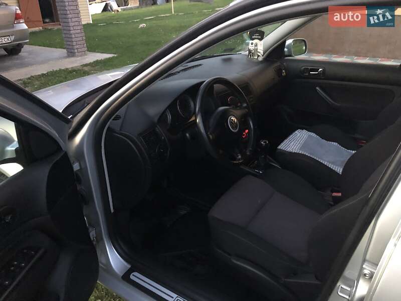 Хэтчбек Volkswagen Golf 2002 в Косове