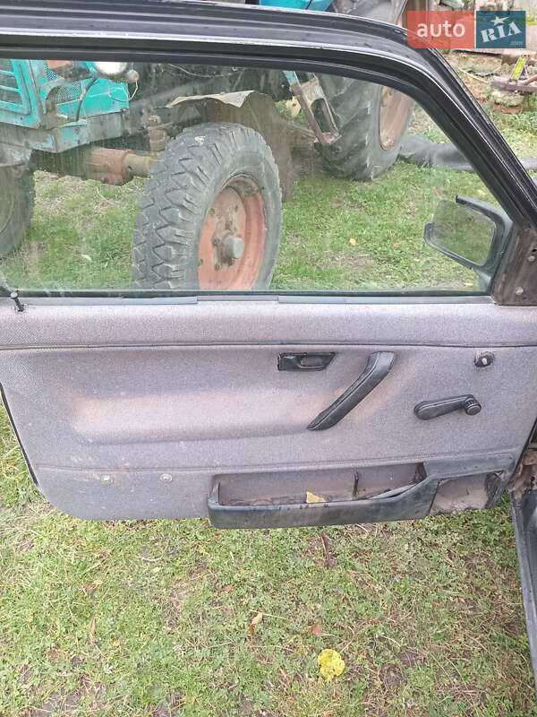 Хэтчбек Volkswagen Golf 1988 в Луцке фото 4 Хэтчбек Volkswagen Golf 1988 в Луцке