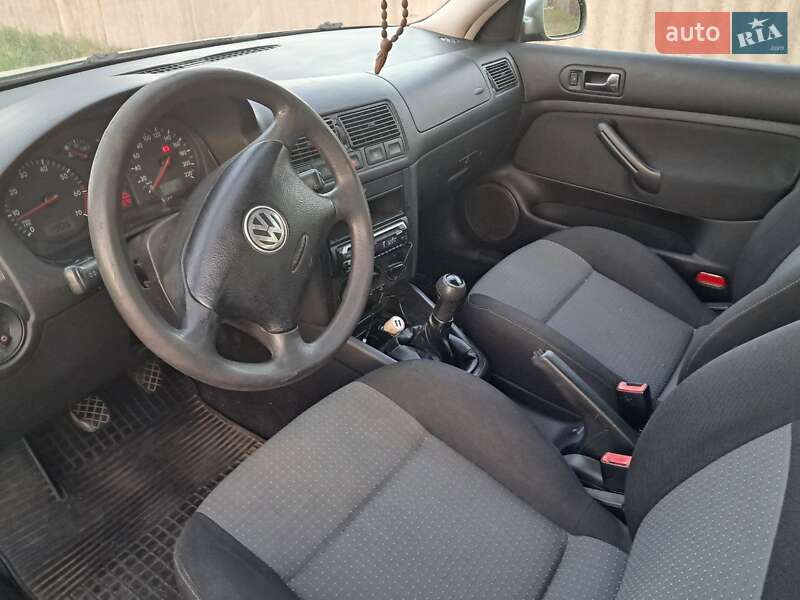Універсал Volkswagen Golf 2005 в Зміїві