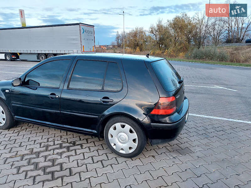 Хэтчбек Volkswagen Golf 2001 в Киеве