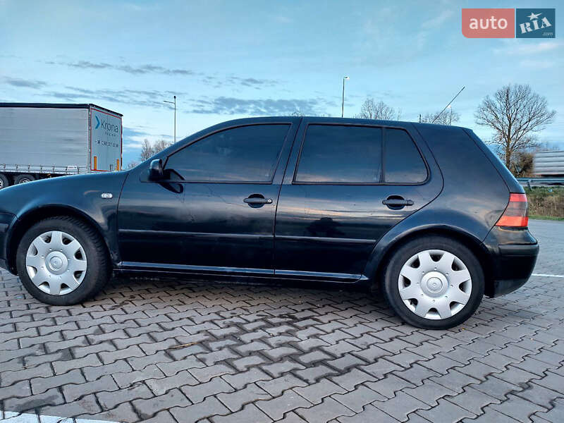 Хэтчбек Volkswagen Golf 2001 в Киеве