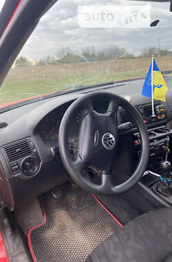 Хэтчбек Volkswagen Golf 1998 в 