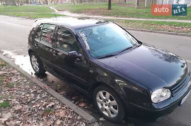 Хэтчбек Volkswagen Golf 2000 в 