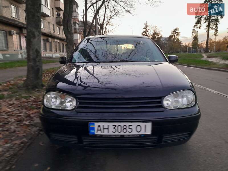 Хэтчбек Volkswagen Golf 2000 в Киеве