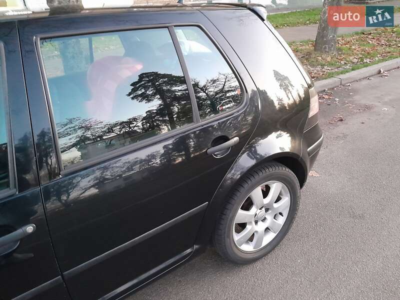 Хэтчбек Volkswagen Golf 2000 в Киеве