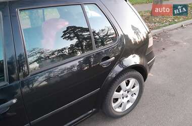 Хэтчбек Volkswagen Golf 2000 в 