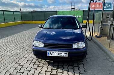 Хэтчбек Volkswagen Golf 2002 в 