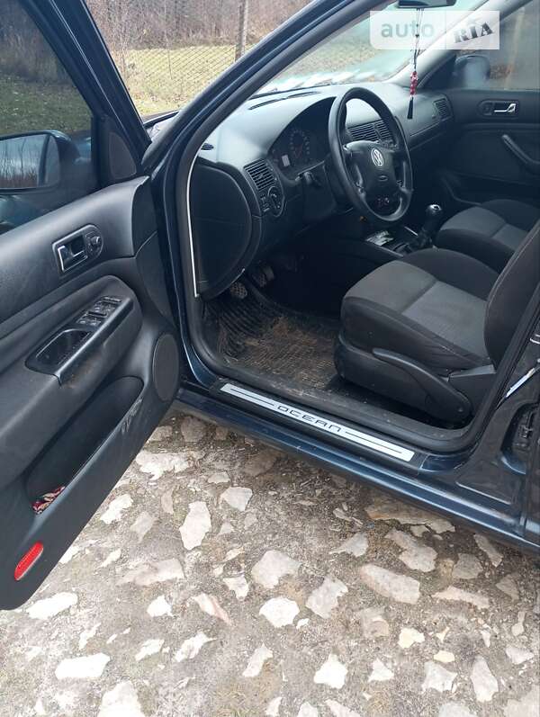 Универсал Volkswagen Golf 2004 в Глухове