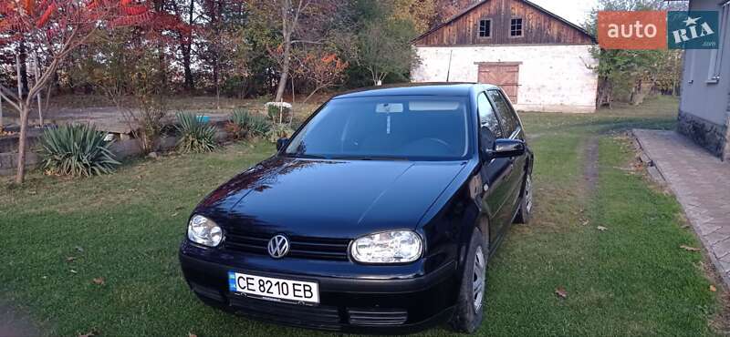 Хетчбек Volkswagen Golf 2003 в Вижниці