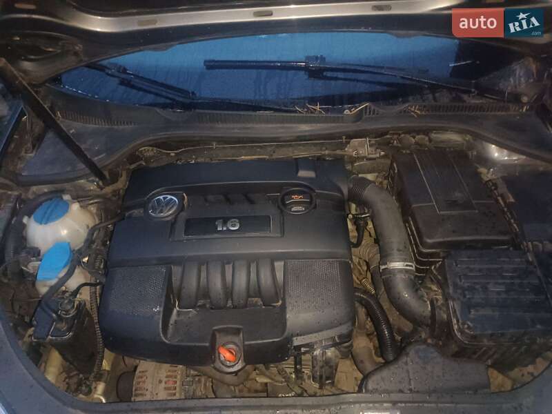 Хетчбек Volkswagen Golf 2005 в Городні