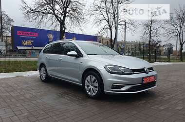 Хэтчбек Volkswagen Golf 2019 в Киеве