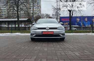 Хэтчбек Volkswagen Golf 2019 в Киеве