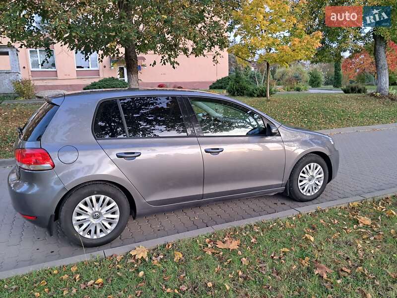 Хэтчбек Volkswagen Golf 2010 в Львове