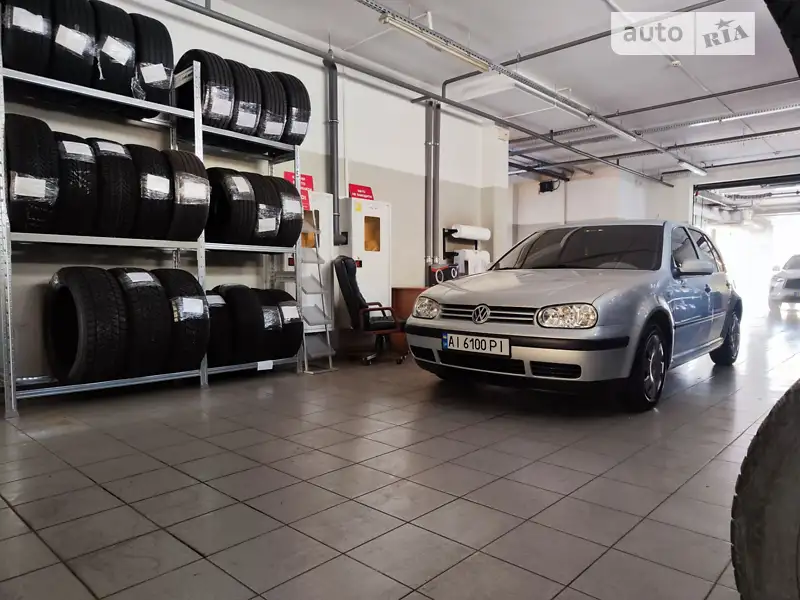Хэтчбек Volkswagen Golf 1998 в 