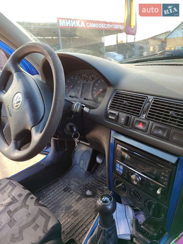 Хетчбек Volkswagen Golf 1998 в Зміїві