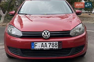 Хэтчбек Volkswagen Golf 2010 в 